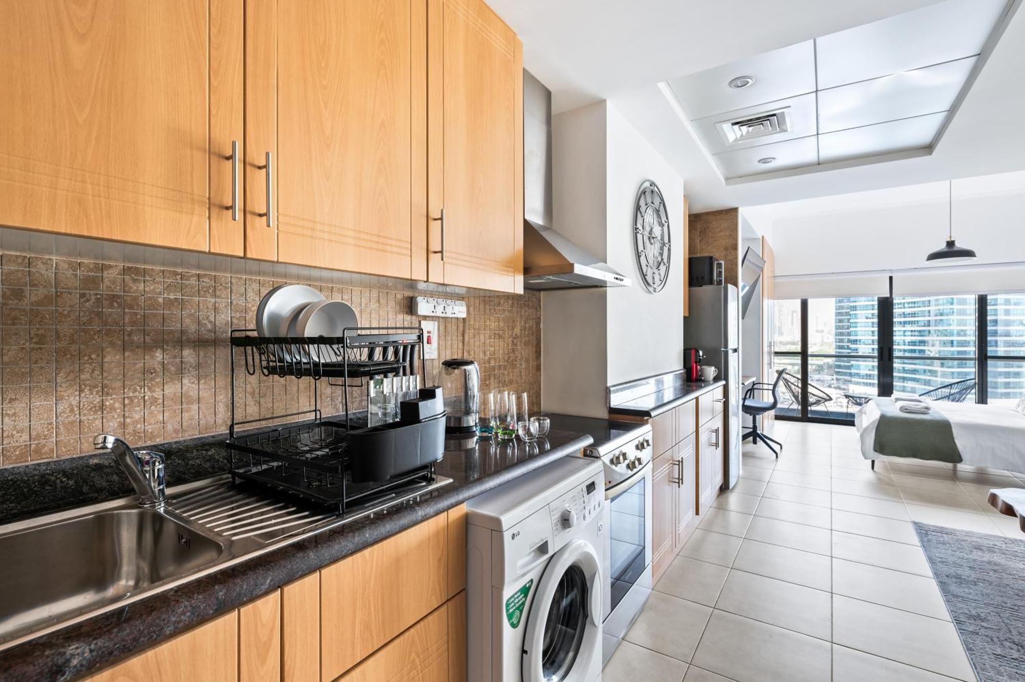 Upscale Studio Full Lake View In Goldcrest View Tower Dubaj Exteriér fotografie