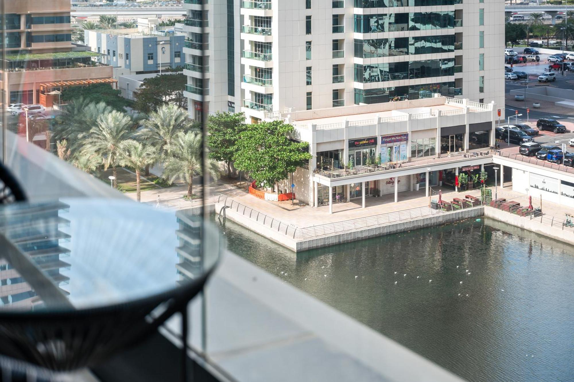Upscale Studio Full Lake View In Goldcrest View Tower Dubaj Exteriér fotografie